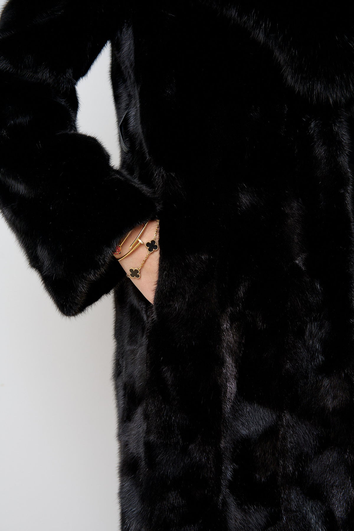 Cappotto Lungo in Pelliccia di Visone Naturale con Collo di Volpe, Nero, Mareus