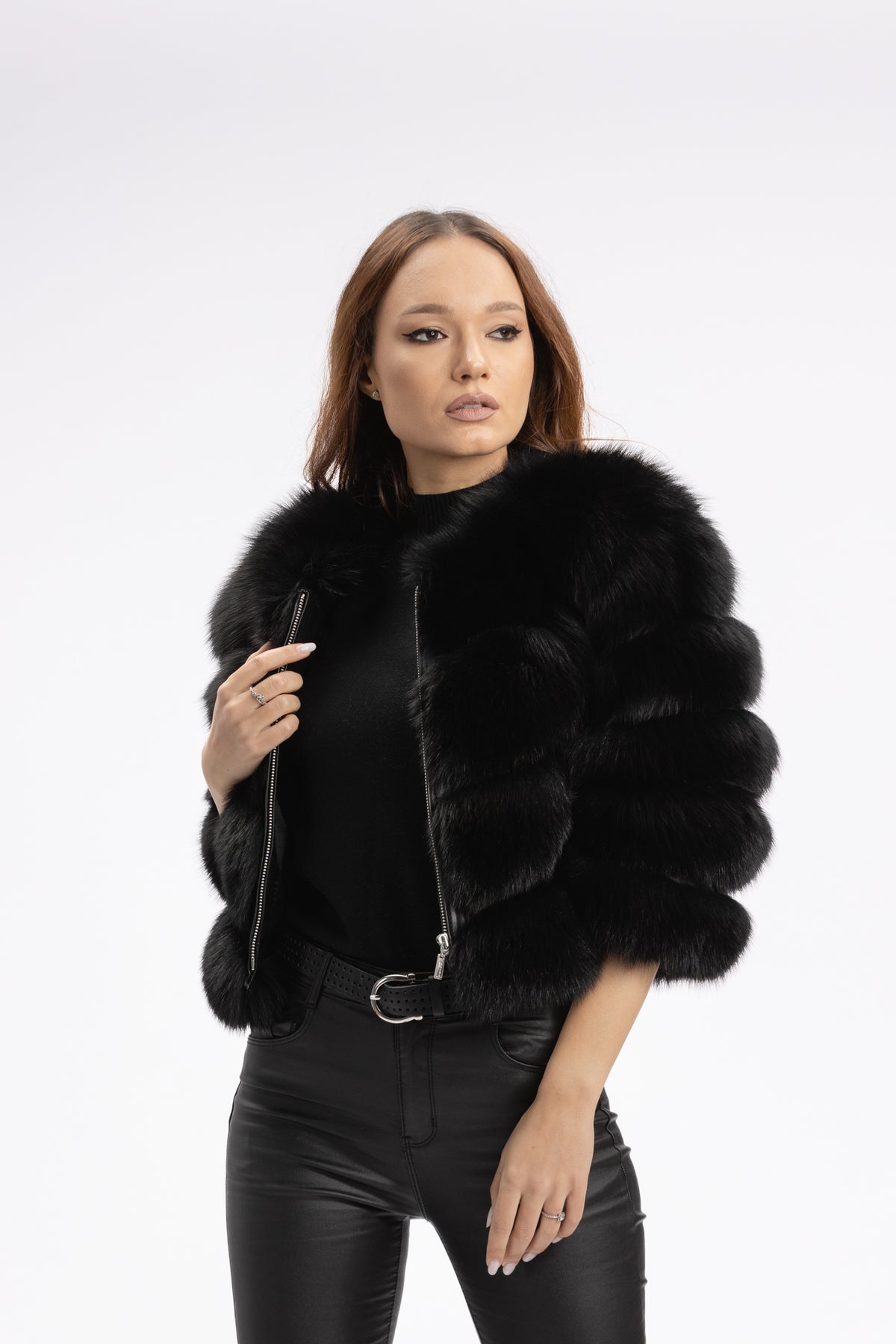 haina blana vulpe neagra