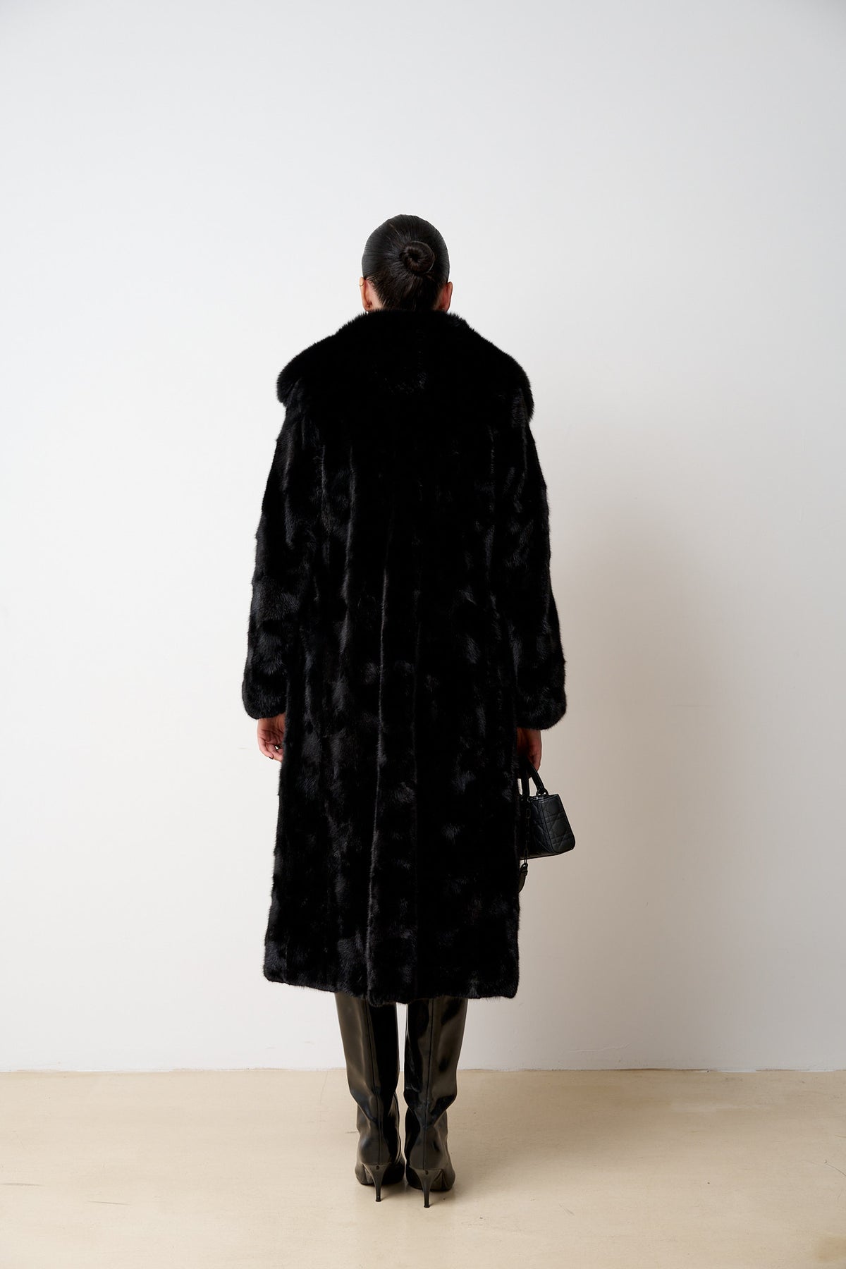 Cappotto Lungo in Pelliccia di Visone Naturale con Collo di Volpe, Nero, Mareus